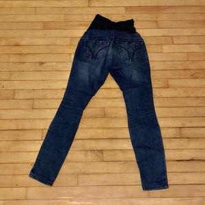 Maternity skinnies size small